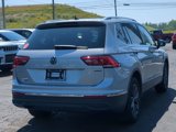 Used 2022 Volkswagen Tiguan SE w/ Panoramic Sunroof Package image 6