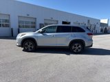 Used 2019 Toyota Highlander LE image 2
