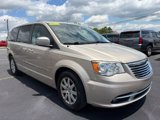 Used 2014 Chrysler Town & Country Touring image 3