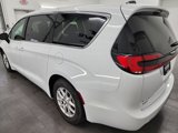 Used 2023 Chrysler Pacifica Touring-L image 6