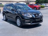 Used 2017 Nissan Rogue SV image 2