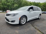 Used 2020 Chrysler Pacifica Touring-L image 3