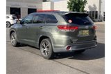 Used 2017 Toyota Highlander LE image 5