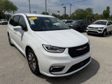 Used 2022 Chrysler Pacifica Touring-L image 4