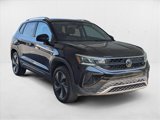Used 2024 Volkswagen Taos SE image 3