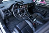 Certified 2024 Porsche Macan image 4
