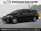 New 2025 Chrysler Pacifica Select image 2