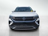 Used 2024 Volkswagen Taos SE image 2