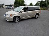 Used 2013 Chrysler Town & Country Touring image 3