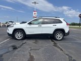 Used 2016 Jeep Cherokee Sport image 2