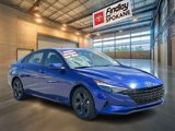 Used 2022 Hyundai Elantra SEL w/ Preferred Accessory Package image 2