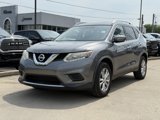 Used 2015 Nissan Rogue SV image 2