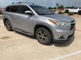 Used 2016 Toyota Highlander XLE image 2