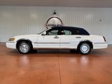 Used 1999 Lincoln Town Car Executive image 2