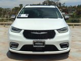 Used 2023 Chrysler Pacifica Limited image 2