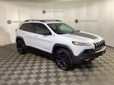 Used 2017 Jeep Cherokee Trailhawk image 3