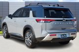 Used 2022 Nissan Pathfinder Platinum image 3