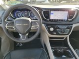 Used 2024 Chrysler Pacifica Limited image 6
