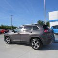 Used 2020 Jeep Cherokee Limited image 3