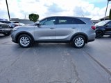 Used 2019 Kia Sorento LX image 4