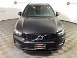 Used 2020 Volvo XC40 T4 R-Design image 2
