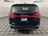 Used 2022 Chrysler Pacifica Touring-L image 5