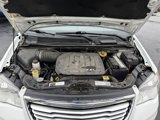 Used 2016 Chrysler Town & Country Touring-L image 4