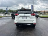 Used 2017 Nissan Rogue SV w/ SV Premium Package image 4