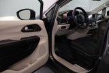 Used 2018 Chrysler Pacifica L image 6