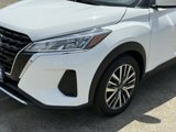 Used 2022 Nissan Kicks SV image 2