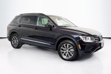 Used 2020 Volkswagen Tiguan SE w/ Panoramic Sunroof Package image 3