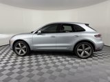 Certified 2023 Porsche Macan image 2