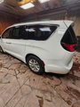 Used 2022 Chrysler Pacifica Touring-L image 4