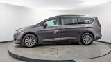 Used 2019 Chrysler Pacifica Touring-L image 3