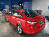 Used 2013 Ford Focus SE w/ SE Winter Pkg image 3