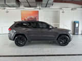 Used 2017 Jeep Grand Cherokee Altitude image 2