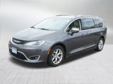 Used 2018 Chrysler Pacifica Limited image 3