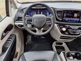 Used 2023 Chrysler Pacifica Touring-L image 4