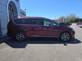 Used 2017 Chrysler Pacifica Limited image 2