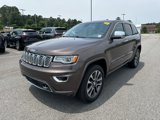 Used 2017 Jeep Grand Cherokee Overland w/ Jeep Active Safety Group image 4