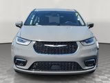 Used 2023 Chrysler Pacifica Touring-L image 2