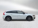 Used 2016 Volvo V60 T5 Cross Country w/ Convenience Package image 4