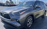 Used 2022 Toyota Highlander XLE image 4