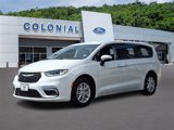 Used 2023 Chrysler Pacifica Touring-L image 3