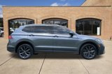 Used 2022 Volkswagen Tiguan SE image 2