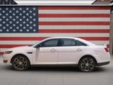 Used 2017 Ford Taurus SHO image 2
