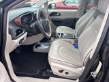 Used 2019 Chrysler Pacifica Limited w/ Advanced Safetytec Group image 2