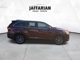 Used 2018 Toyota Highlander XLE image 2