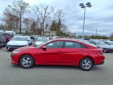 Certified 2022 Hyundai Elantra SE w/ Cargo Package image 2