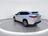 Used 2023 Toyota Highlander XLE image 5